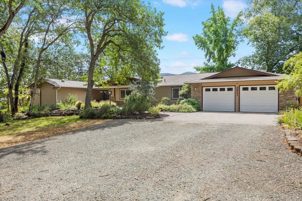 3921 Dark Hollow Road Medford OR 97501