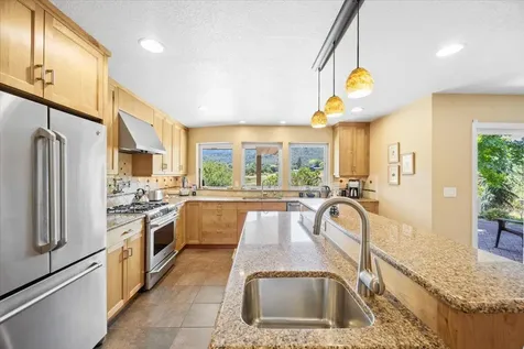 3921 Dark Hollow Road Medford OR 97501