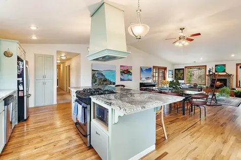 750 Oak Knoll Drive Ashland OR 97520