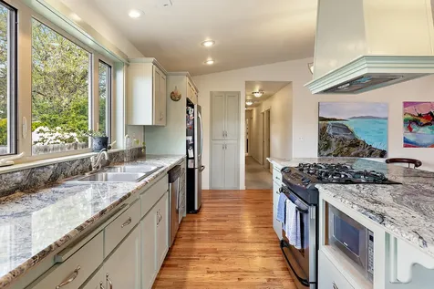 750 Oak Knoll Drive Ashland OR 97520
