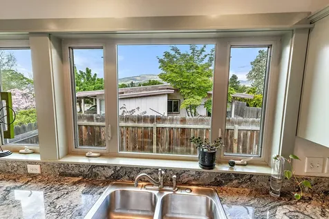 750 Oak Knoll Drive Ashland OR 97520