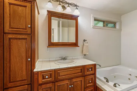 750 Oak Knoll Drive Ashland OR 97520