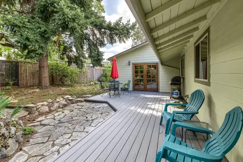 750 Oak Knoll Drive Ashland OR 97520