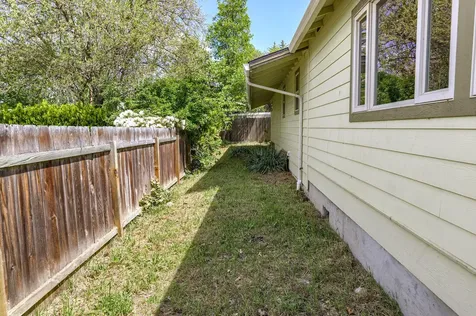 750 Oak Knoll Drive Ashland OR 97520