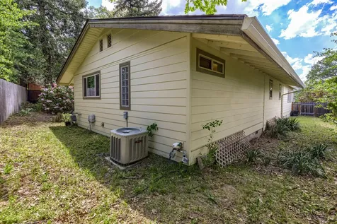 750 Oak Knoll Drive Ashland OR 97520