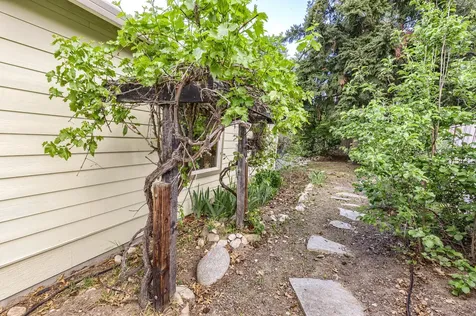 750 Oak Knoll Drive Ashland OR 97520