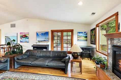 750 Oak Knoll Drive Ashland OR 97520