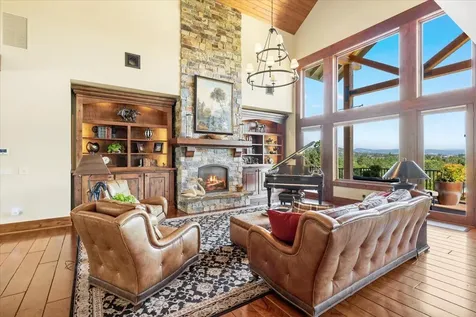 38 Crestview Court Eagle Point OR 97524