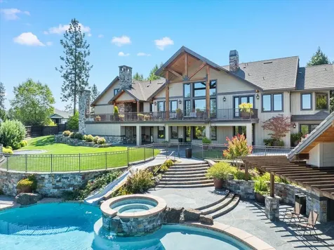 38 Crestview Court Eagle Point OR 97524