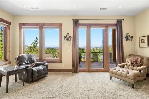 38 Crestview Court Eagle Point OR 97524