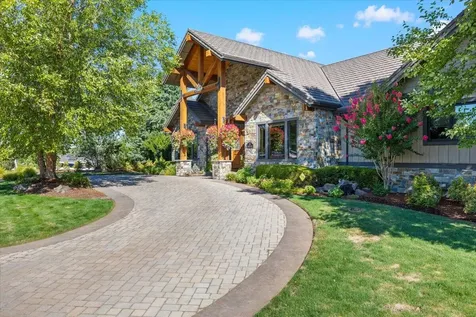 38 Crestview Court Eagle Point OR 97524
