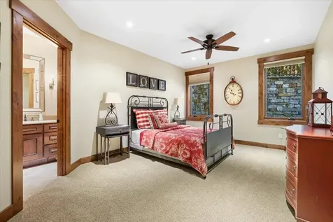 38 Crestview Court Eagle Point OR 97524