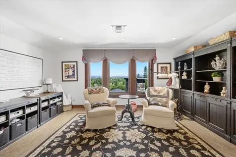 38 Crestview Court Eagle Point OR 97524
