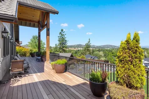 38 Crestview Court Eagle Point OR 97524