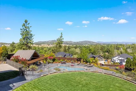 38 Crestview Court Eagle Point OR 97524