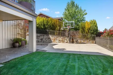 38 Crestview Court Eagle Point OR 97524