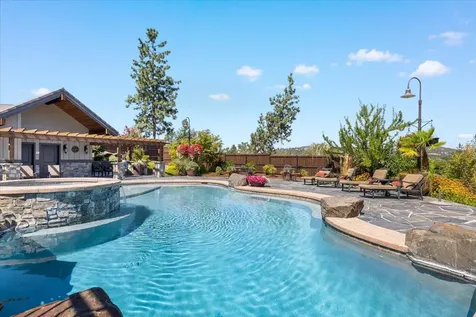 38 Crestview Court Eagle Point OR 97524