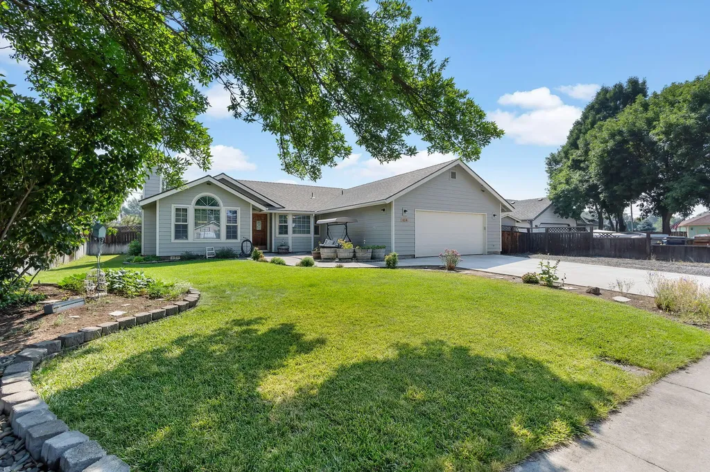 614 NW 19th Place Redmond OR 97756