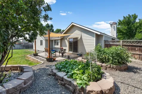 614 NW 19th Place Redmond OR 97756