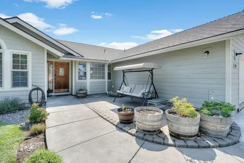 614 NW 19th Place Redmond OR 97756