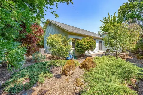 169 N Wightman Street Ashland OR 97520