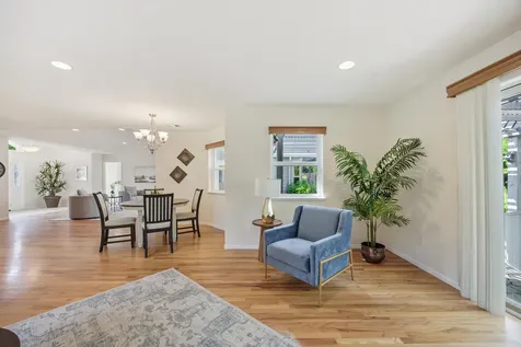 124 Walnut Place Phoenix OR 97535
