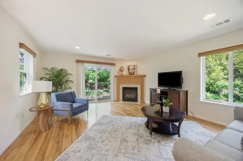 124 Walnut Place Phoenix OR 97535