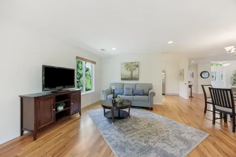 124 Walnut Place Phoenix OR 97535