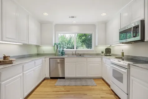 124 Walnut Place Phoenix OR 97535