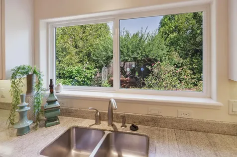 124 Walnut Place Phoenix OR 97535