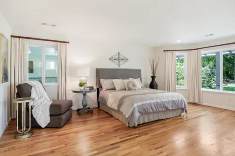 124 Walnut Place Phoenix OR 97535