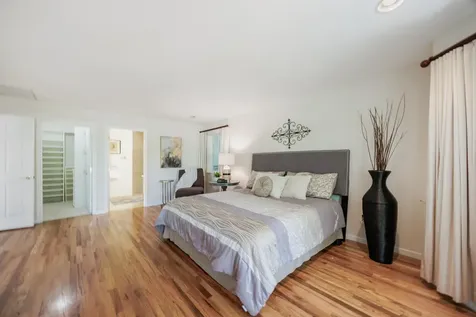 124 Walnut Place Phoenix OR 97535