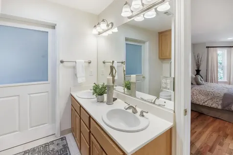 124 Walnut Place Phoenix OR 97535