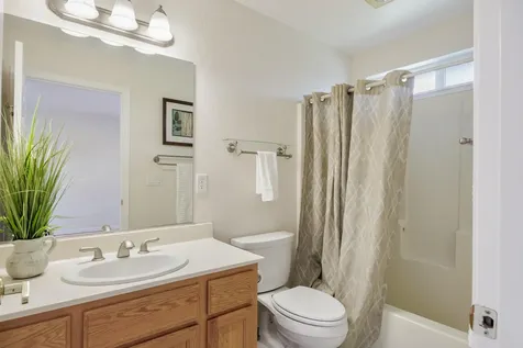 124 Walnut Place Phoenix OR 97535