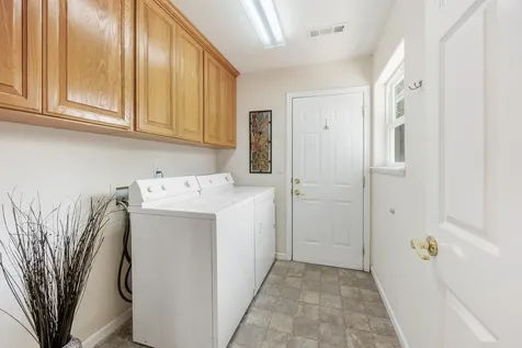 124 Walnut Place Phoenix OR 97535