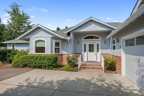 124 Walnut Place Phoenix OR 97535