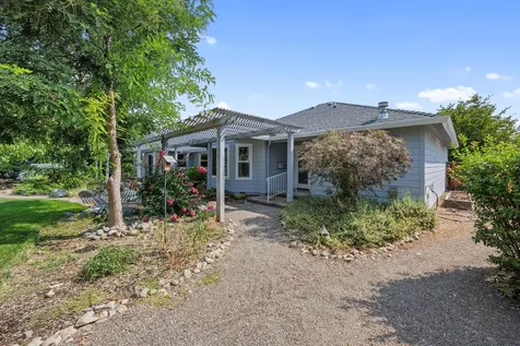124 Walnut Place Phoenix OR 97535