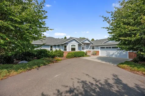 124 Walnut Place Phoenix OR 97535