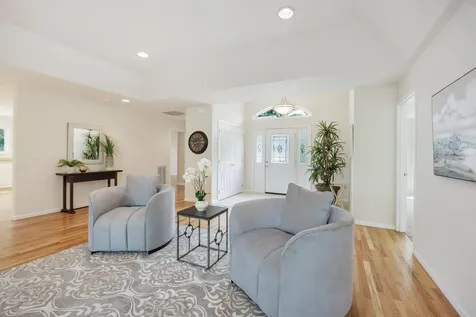 124 Walnut Place Phoenix OR 97535