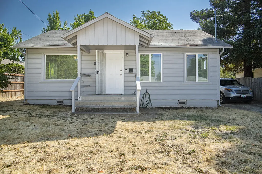 915 SW Oak Street Grants Pass OR 97526