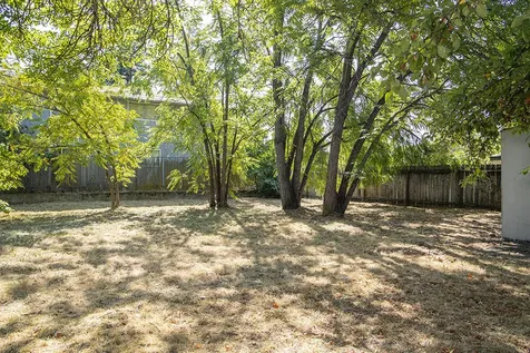 915 SW Oak Street Grants Pass OR 97526