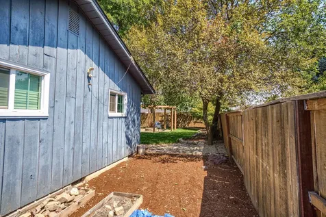 1201 Loal Street Medford OR 97501