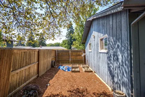 1201 Loal Street Medford OR 97501