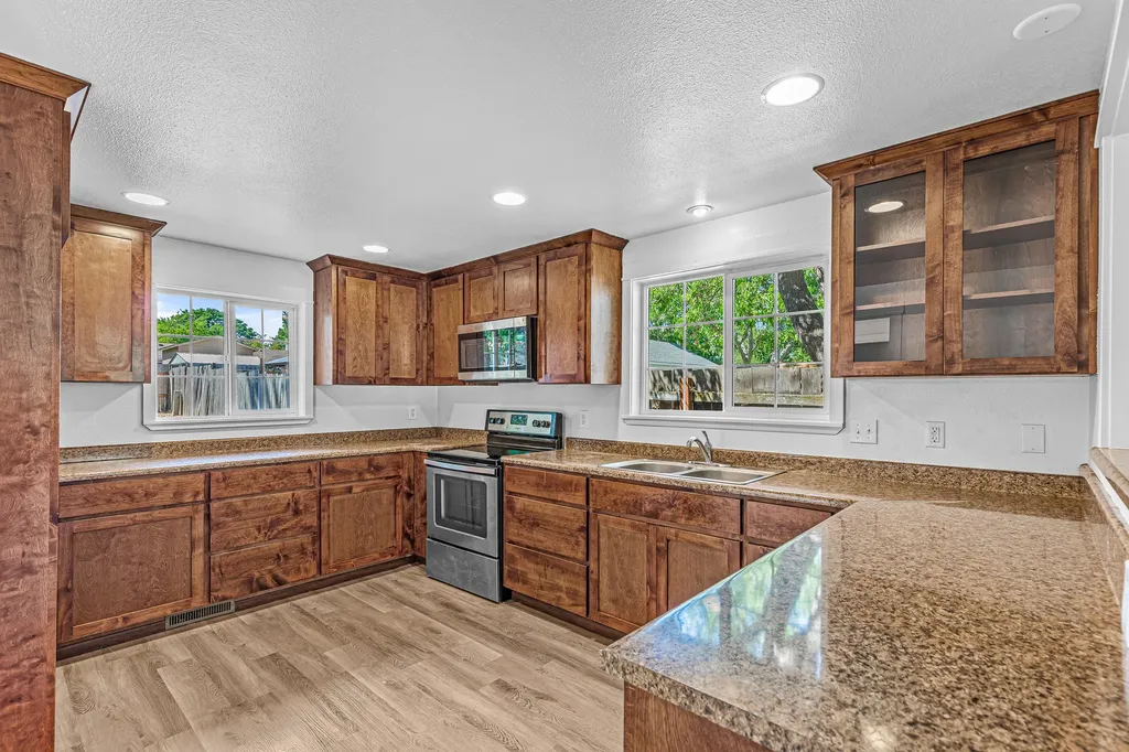 1338 Flower Street Medford OR 97504