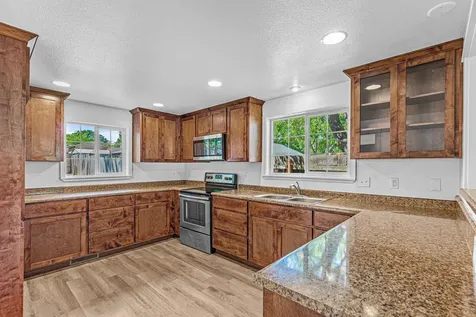 1338 Flower Street Medford OR 97504