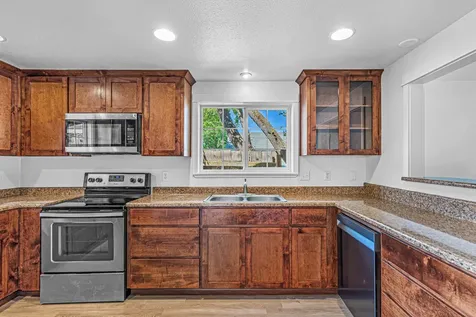 1338 Flower Street Medford OR 97504