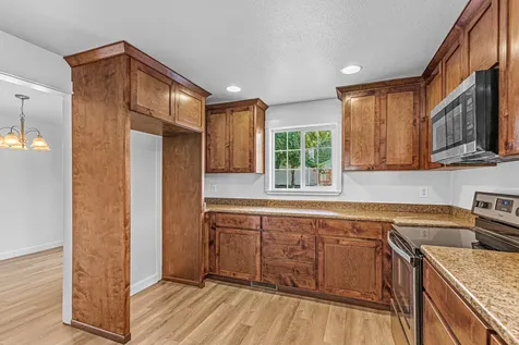 1338 Flower Street Medford OR 97504