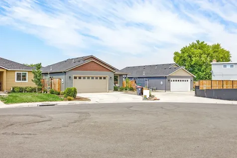 2829 Caster Lane Medford OR 97501