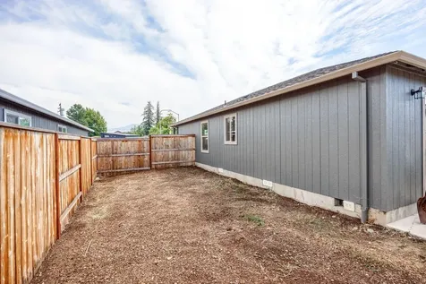 2829 Caster Lane Medford OR 97501