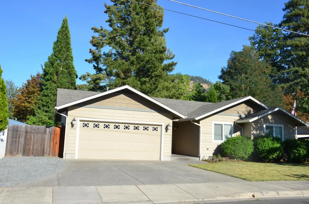 1545 Hamilton Lane Grants Pass OR 97527
